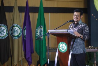News, Mentan Berikan 33 Sertifikat Emas ke Champion Petani Milenial, Penyuluh Pertanian, dan P4S, #champion,#petanimillenial,#penyuluhpertanian,#p4S,#penghargaan
